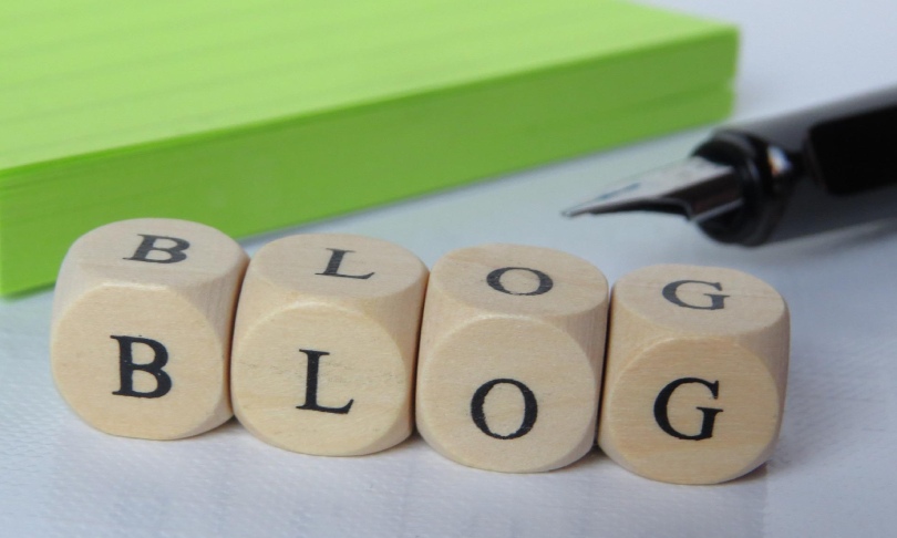 Blogs zijn artikelen die je schrijft om informatie te verspreiden of mensen te inspireren.